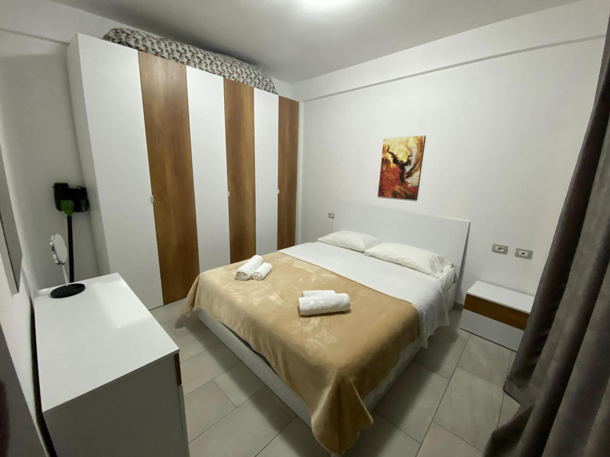 Aquamarine Apartments 1, Vlorë Esterno foto